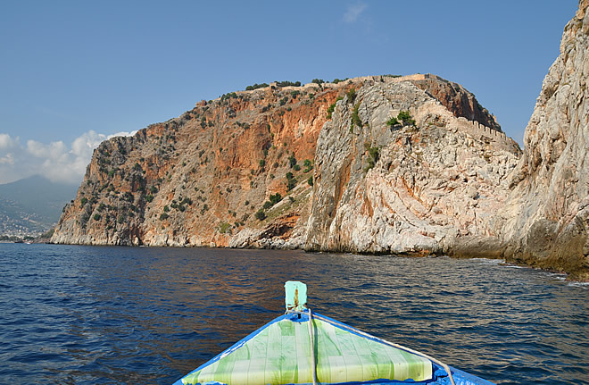 Vue sur le promontoir d'Alanya depuis la mer