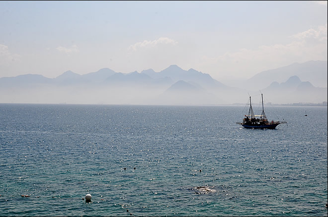 Vue depuis le parc Karaalioglu d'Antalya Vue depuis le parc Karaalioglu d'Antalya