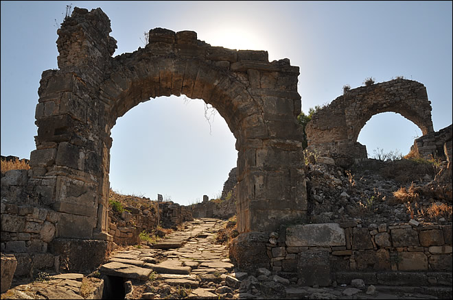 Arche monumentale de la ville antique d'Aspendos La ville antique d'Aspendos