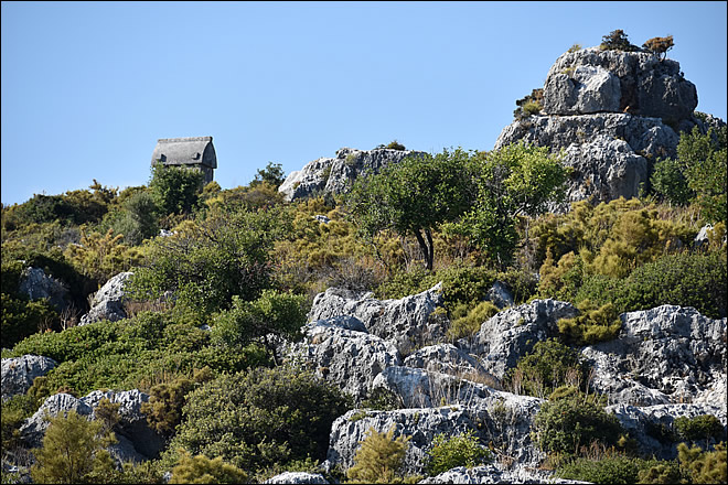 Vue d'un tombeau de la baie de Kekova Tombeau de la baie de Kekova