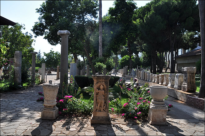 Le jardin du musée archéologique d'Antalya Le jardin du musée archéologique d'Antalya