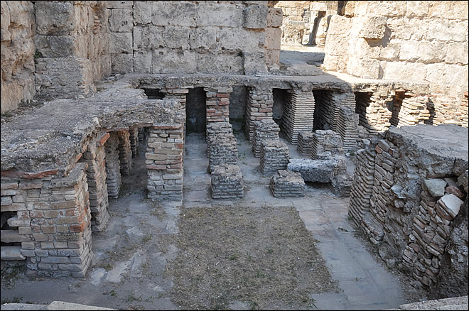 Salle des thermes de Pergé