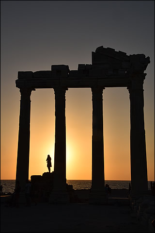 Le temple d'Apollon au coucher du soleil